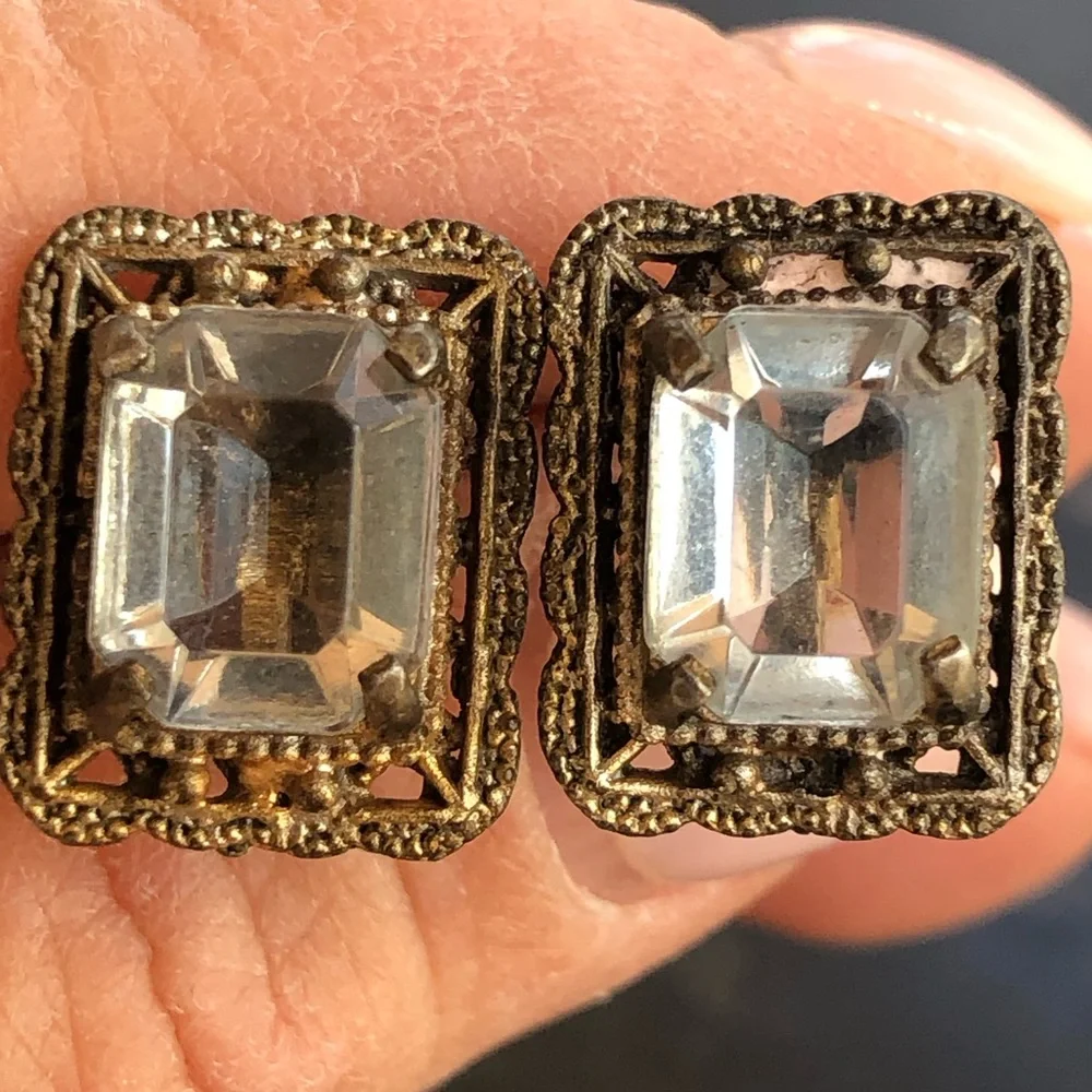Vintage blue ice emerald-cut earrings set in rustic silver filigree - Picture 8 of 9